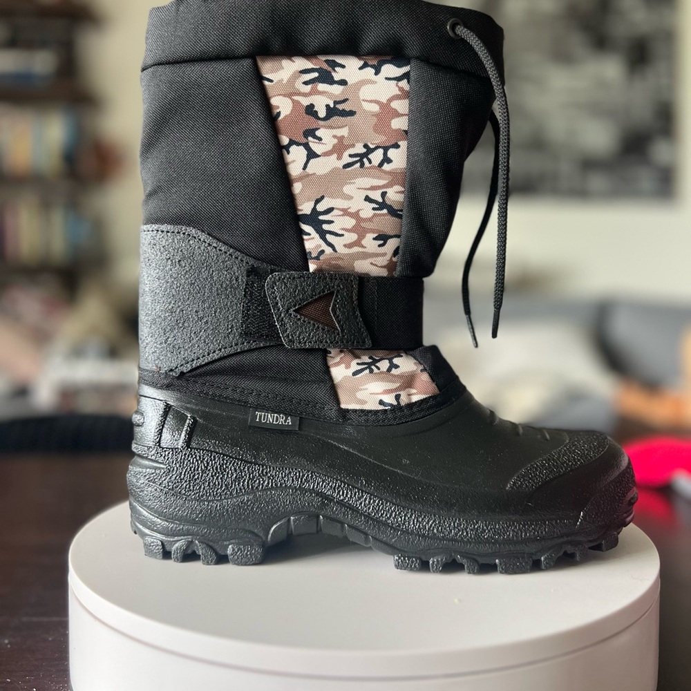 Tundra Women's Winter & Rain Boots - Black and Camouflage